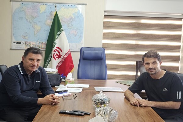 جلسه قلعهنویی با سرمربی تیم فوتبال جوانان