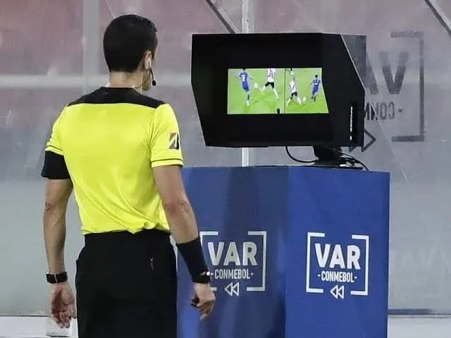 تغییر داور VAR دیدار گل گهر سیرجان و استقلال خوزستان