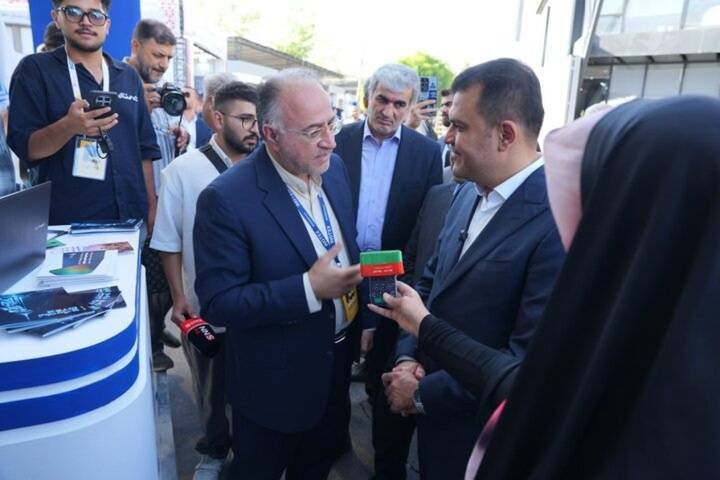 حضور معاون علمی رئیسجمهور در غرفه سازمان فناوریهای نوین شهرداری