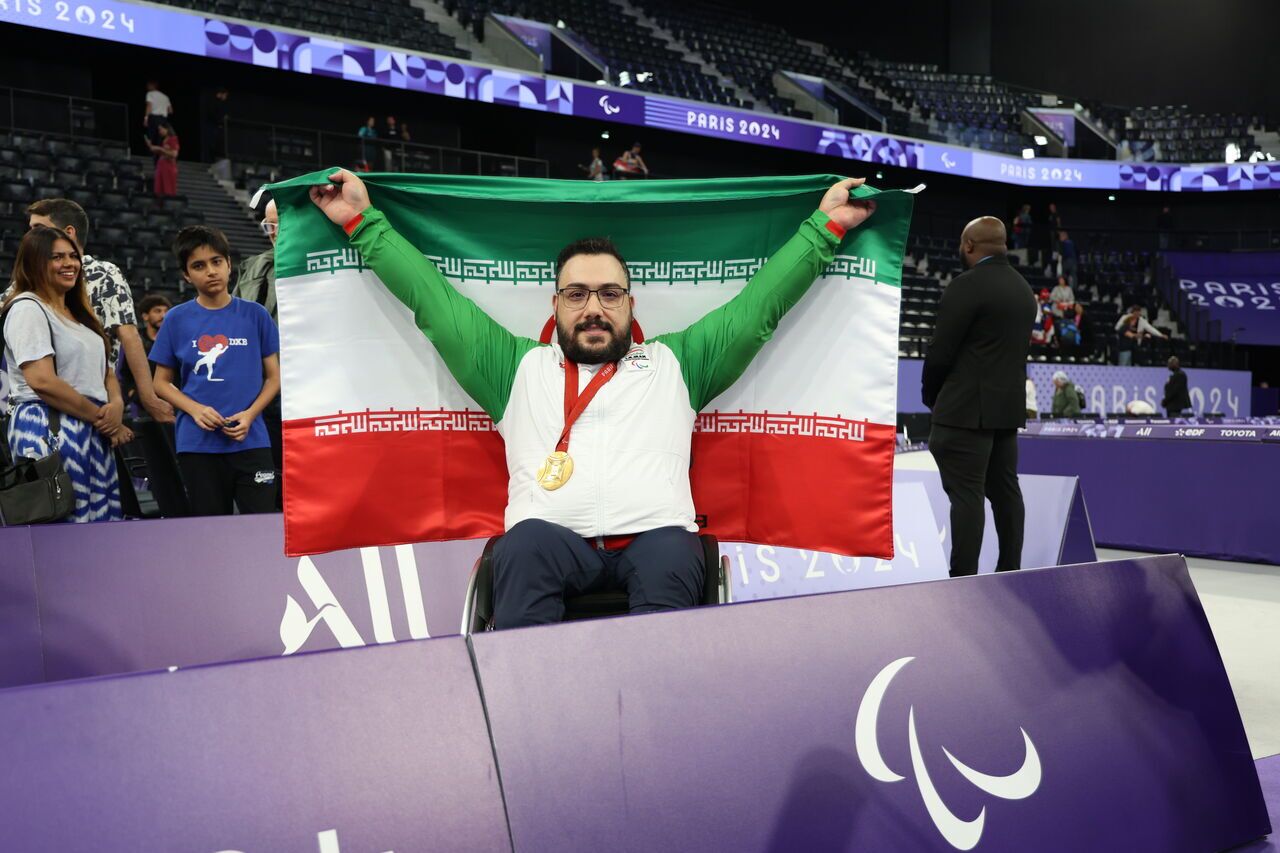 رستمی پرچمدار ایران در ناگویا