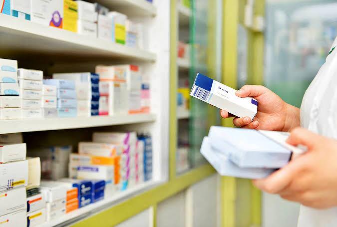پرداخت ۳.۷ هزار میلیارد تومان از مطالبات داروخانهها و مراکز درمانی