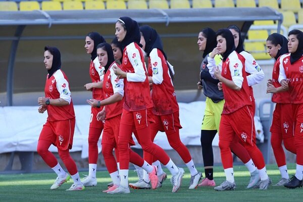 وضعیت استقلال و پرسپولیس برای نخستین دربی؛ سرخها برتر از رقیب آبی