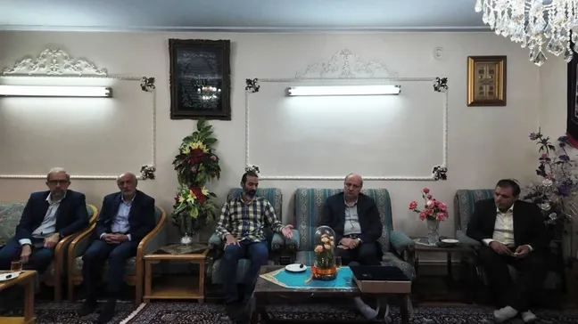 دیدار معاون وزیر ورزش با خانواده شهیدان ورزشکار فاطمه و فائزه محمدی نصرآبادی