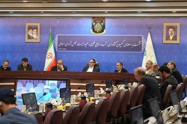 در مبارزه با فساد هیچ خط قرمزی جز قانون نداریم