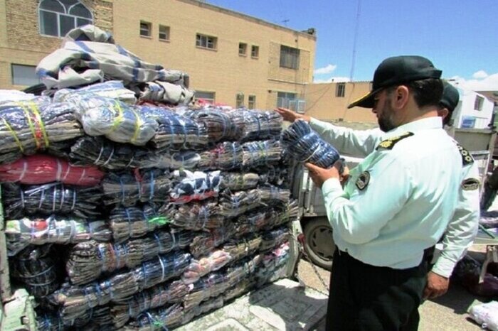 دست‌گیری سارقان انبار پارچه در بازار تهران