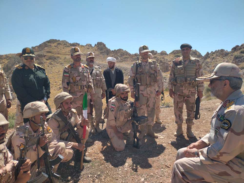بازدید جانشین فراجا از نقاط مرزی کردستان؛ تأکید بر آمادگی و هوشیاری مرزبانان