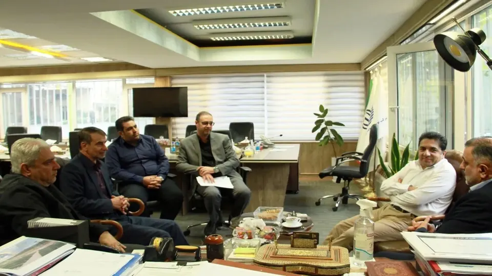 بررسی توسعه زیرساخت‌های ورزش زورخانه‌ای و کشتی پهلوانی در مجموعه ورزشی آزادی