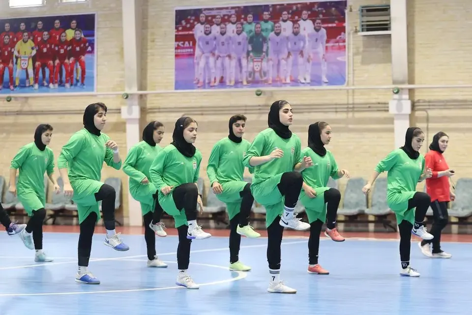سرمربی تیم فوتسال دختران ۱۵ بازیکن را به خط کرد