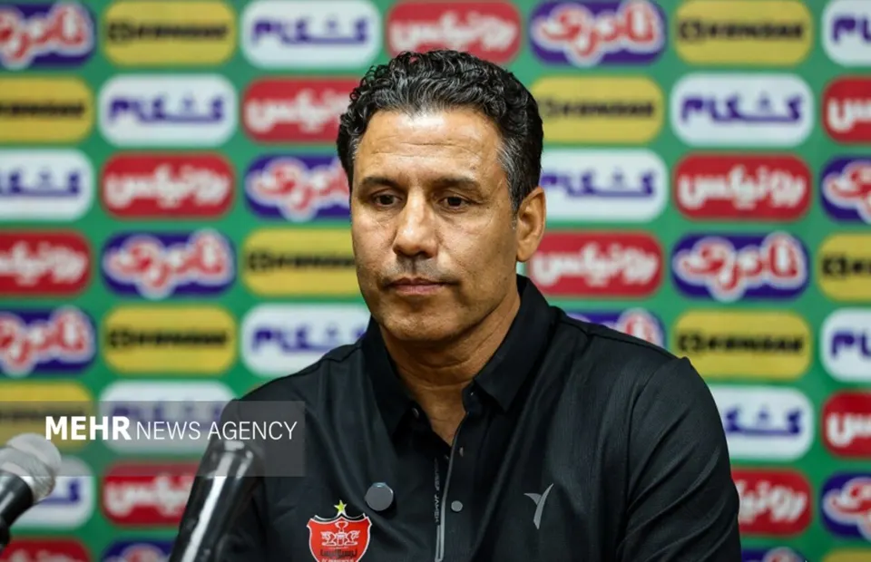 بازیکنان پرسپولیس کار را سخت کردهاند/ از خواست هواداران خوشم میآید