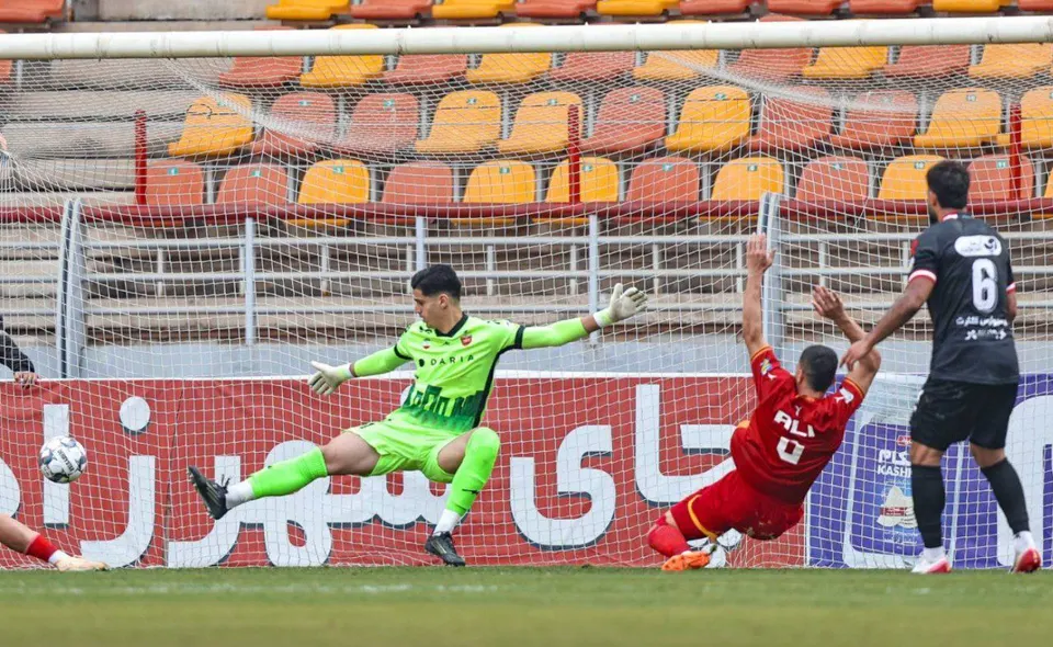 هفته دهم لیگ برتر فوتبال، اعلام ترکیب پرسپولیس و فولاد