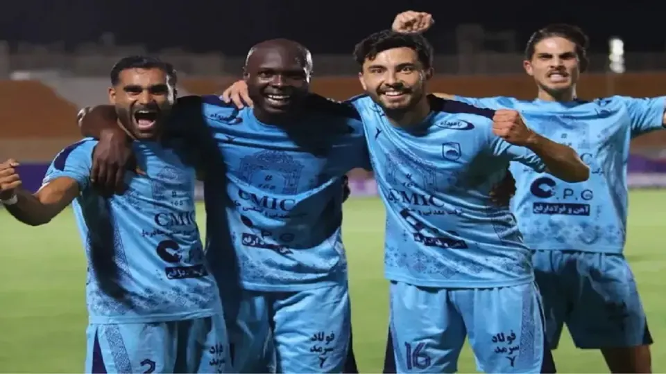چادر ملو ۱ - ۰ شمس آذر قزوین/ شاگردان اخباری بالاخره بردند